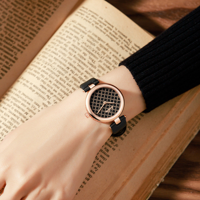 Mensenhorloge aanpassen met kalender en gepersonaliseerde kleurenoptie