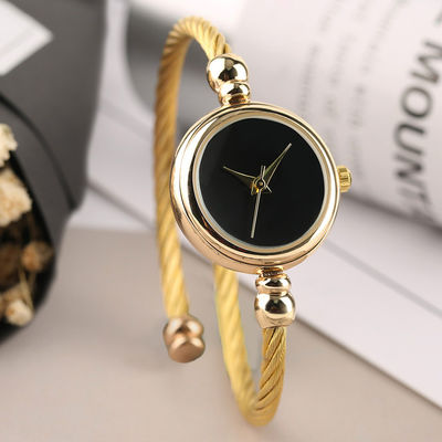 Van het Horlogevrouwen van het Nonwaterproofkwarts Gouden de Armbandhorloge 4mm Bandbreedte