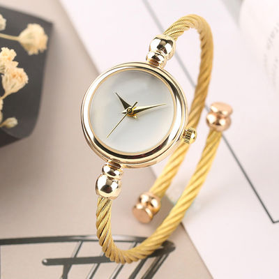 Van het Horlogevrouwen van het Nonwaterproofkwarts Gouden de Armbandhorloge 4mm Bandbreedte