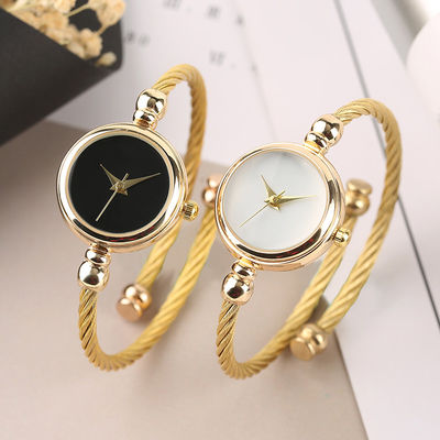 Van het Horlogevrouwen van het Nonwaterproofkwarts Gouden de Armbandhorloge 4mm Bandbreedte