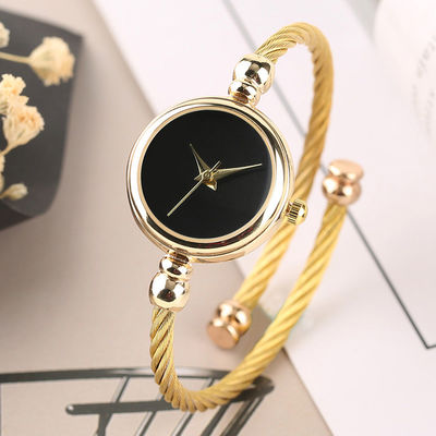 Van het Horlogevrouwen van het Nonwaterproofkwarts Gouden de Armbandhorloge 4mm Bandbreedte