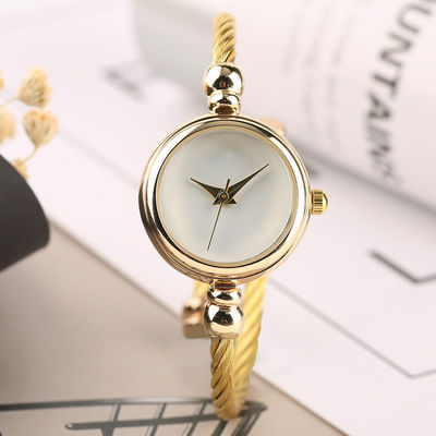 Van het Horlogevrouwen van het Nonwaterproofkwarts Gouden de Armbandhorloge 4mm Bandbreedte
